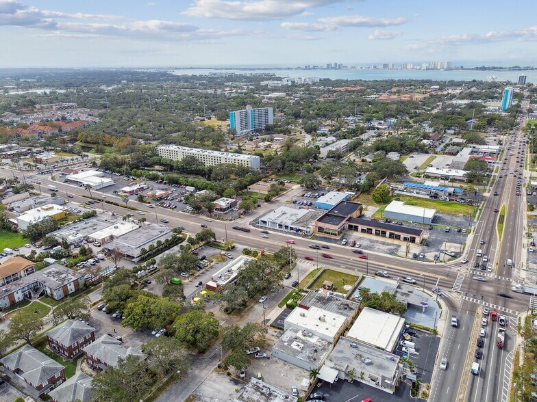 More Photos Of 1212 Rogers St, Clearwater Bar For Sale