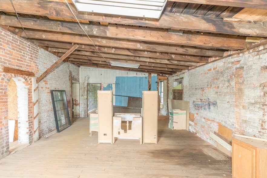 More Photos Of 1340 W Main St, Wytheville Loft Creative Space For Sale
