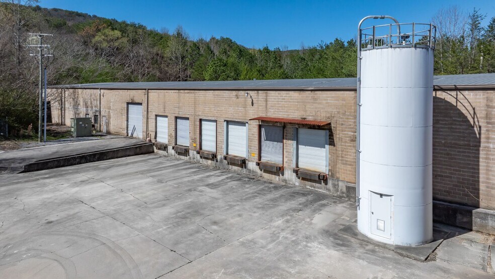 More Photos Of 3314 Dug Gap Rd rd, Dalton Manufacturing For Sale