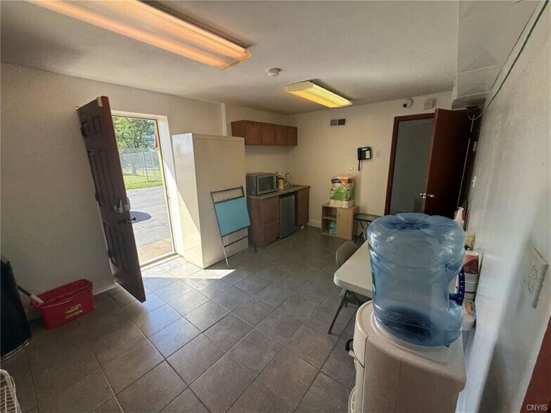 More Photos Of 5998 State Route 31, Cicero Freestanding For Sale