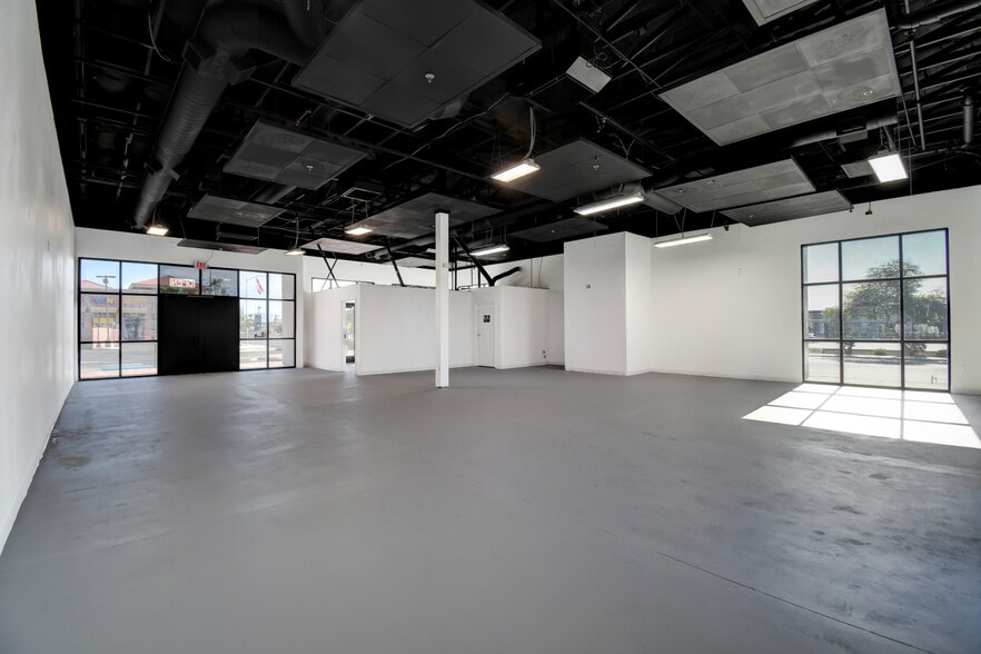 More Photos Of 4255 S Durango Dr, Las Vegas Freestanding For Lease