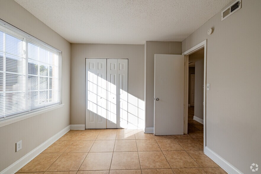 More Photos Of 1 Lakeside Rd, Greenville Apartments For Sale