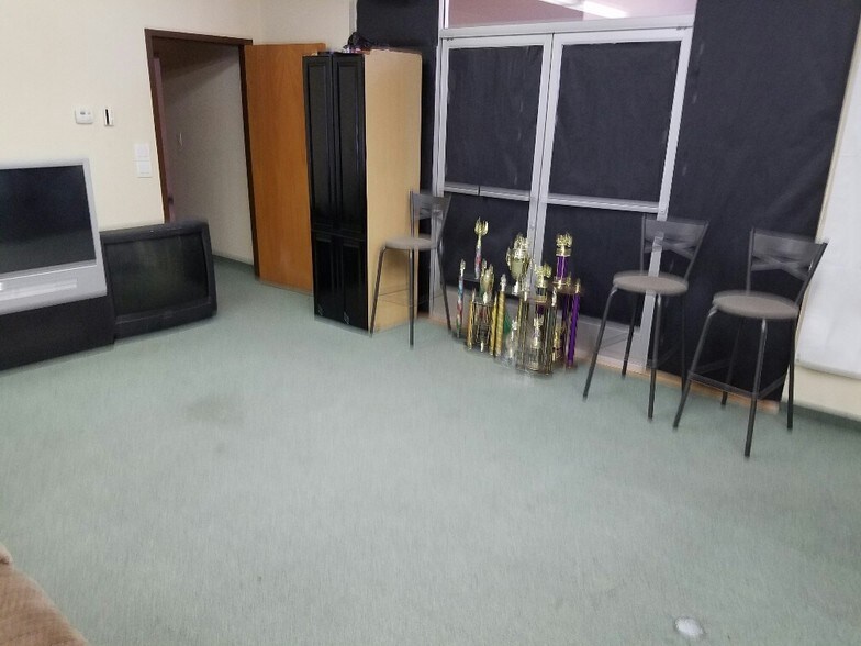More Photos Of 5040 Edna Ave, Las Vegas Office For Lease