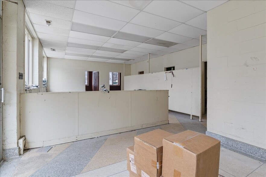 More Photos Of 84 Dawn Ave, Pittsburgh Warehouse For Lease