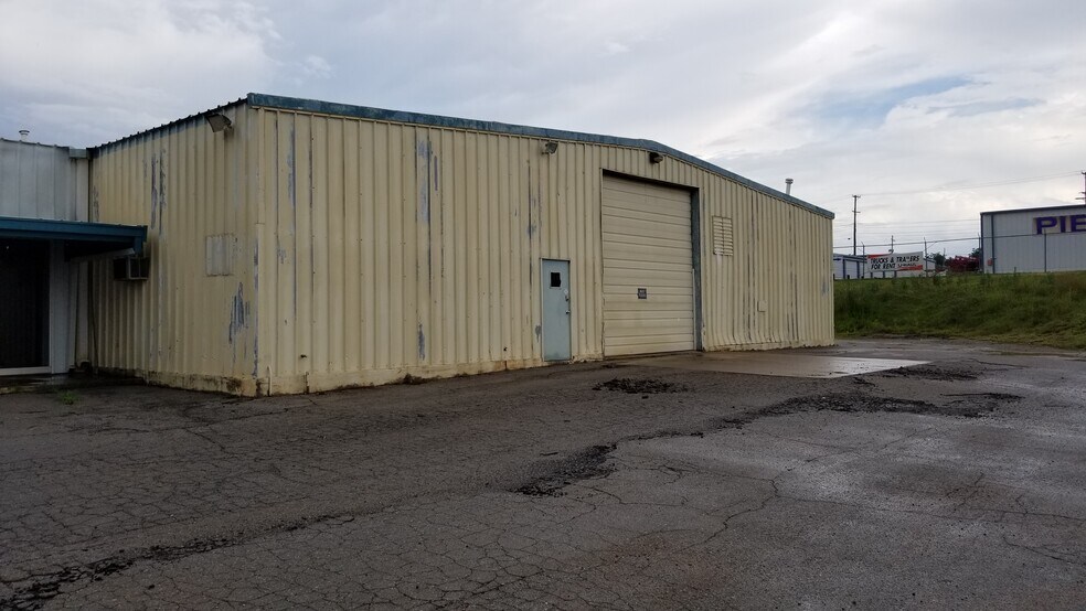 More Photos Of 1212 S Highway 81, Duncan Auto Dealership For Lease