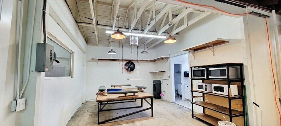 More Photos Of 2438 E 55th St, Los Angeles Service For Lease