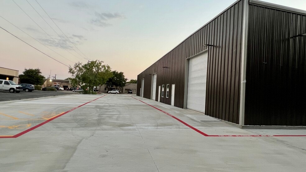 More Photos Of 7822 Fortune Dr, San Antonio Warehouse For Lease