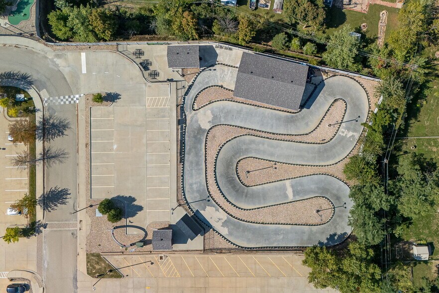 More Photos Of 5328 N Belt Hwy, Saint Joseph Sports And Entertainment For Sale