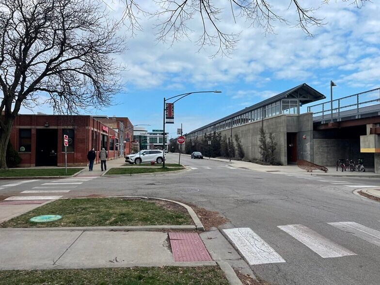 More Photos Of 4646-4660 N Ravenswood Ave, Chicago Office For Sale