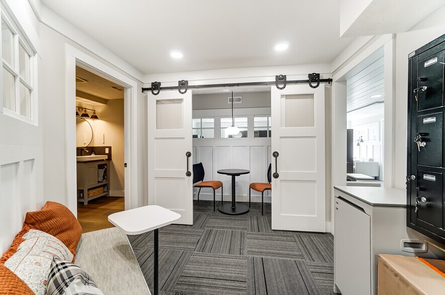 More Photos Of 15 Commercial Way, Springboro Medical For Sale