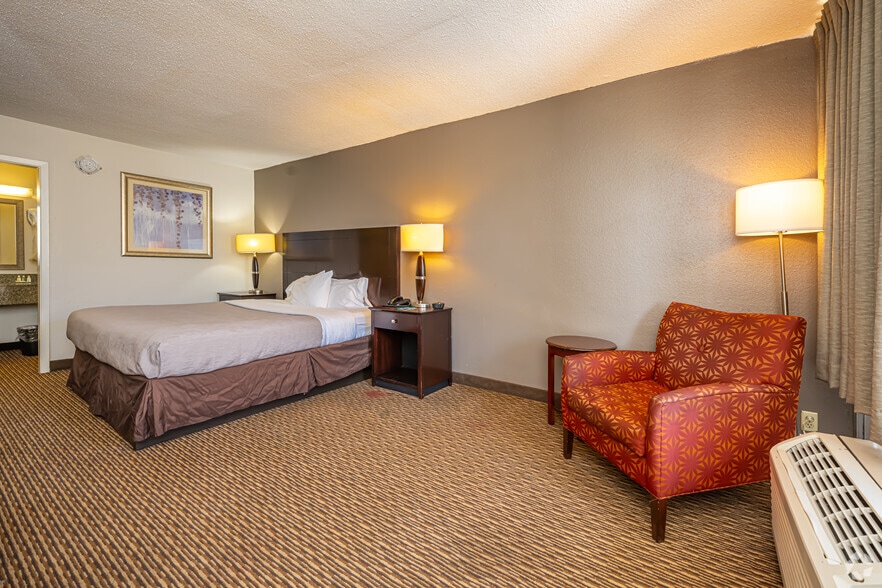 More Photos Of 9970 Airline Hwy, Baton Rouge Hotel For Sale