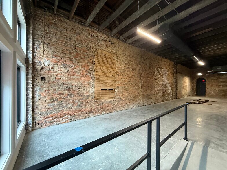 More Photos Of 126 N Church, Murfreesboro Storefront Retail Office For Lease