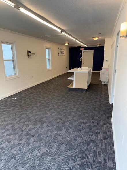 More Photos Of 10 W Franklin St, Bellbrook Storefront Retail Office For Lease