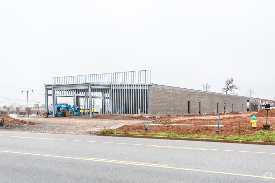 More Photos Of 620 Dunlop Ln, Clarksville Freestanding For Lease