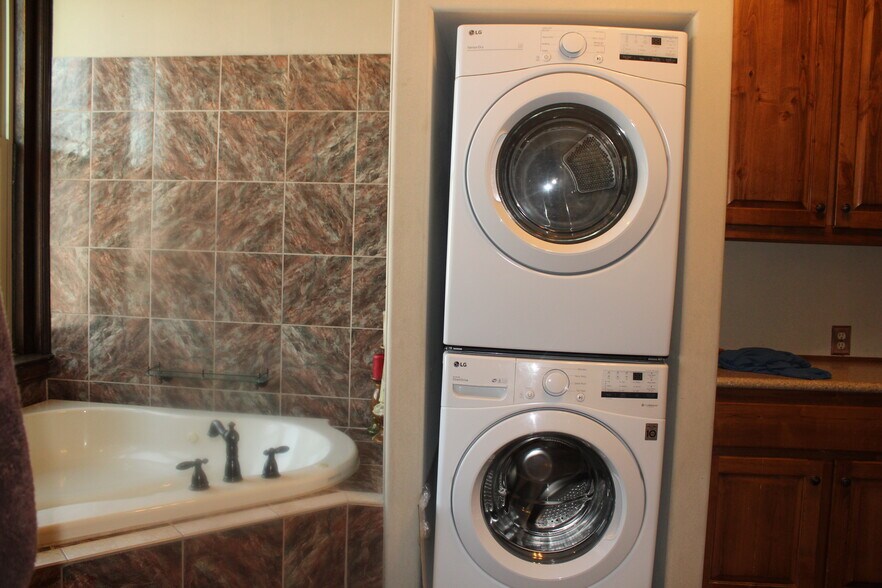 More Photos Of 944 Main St, Evanston Storefront Retail Office For Sale