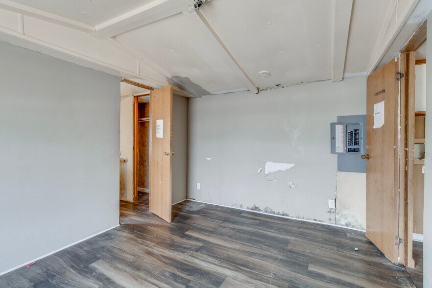 More Photos Of 267 Bell Rd, Mayesville Flex For Sale