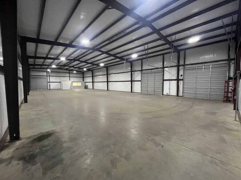 More Photos Of 10155 County Road 135, Flint Warehouse For Lease