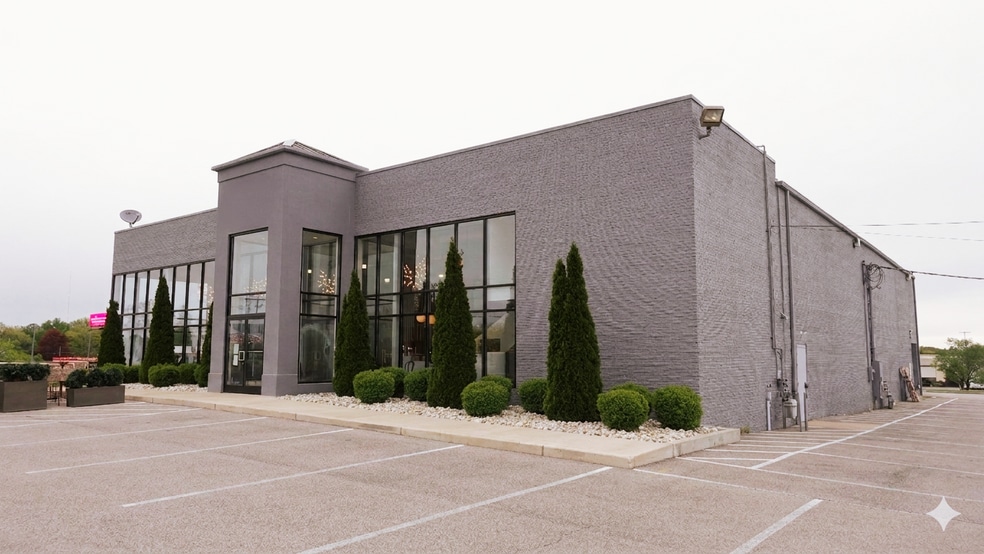 More Photos Of 7373 Market St, Boardman Freestanding For Sale