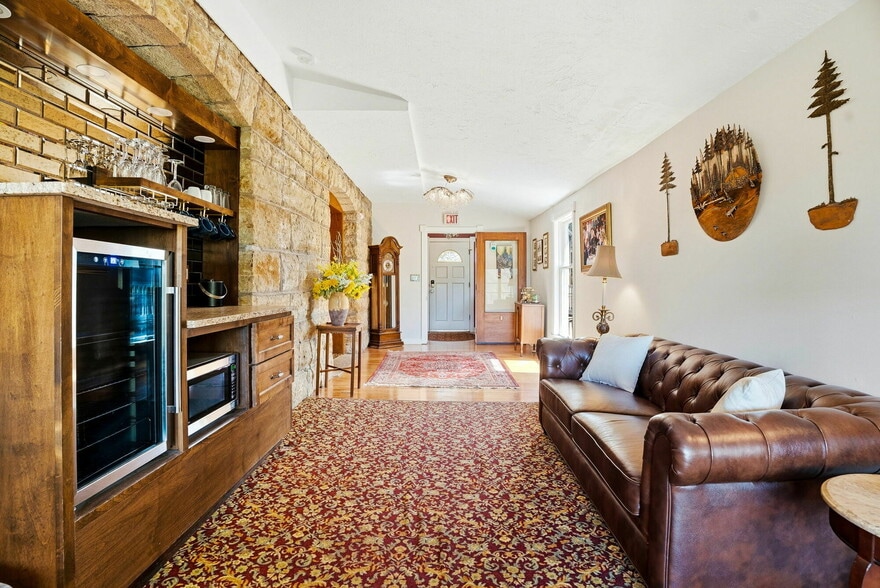More Photos Of 305 River St, Osceola Hospitality For Sale