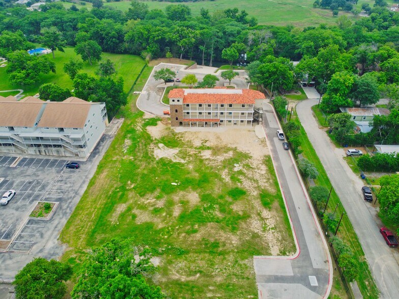 More Photos Of 640 E Mather St, New Braunfels Apartments For Sale
