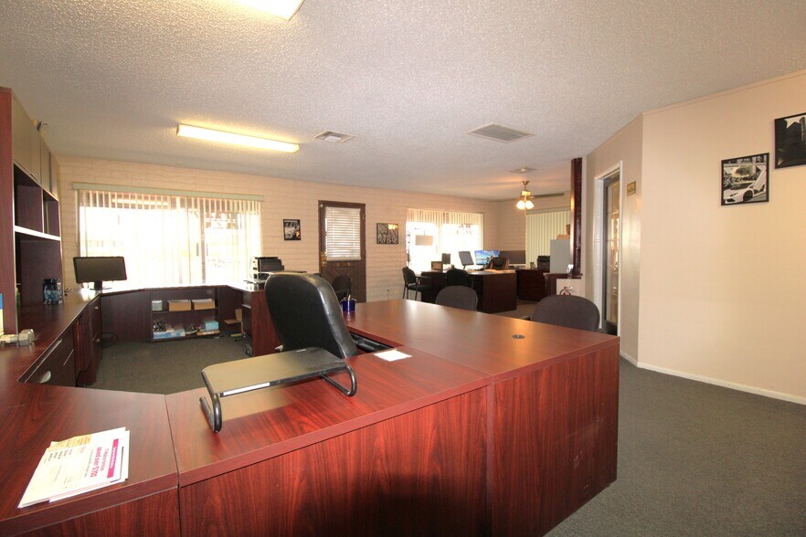 More Photos Of 1000 W Apache Trl, Apache Junction Freestanding For Sale
