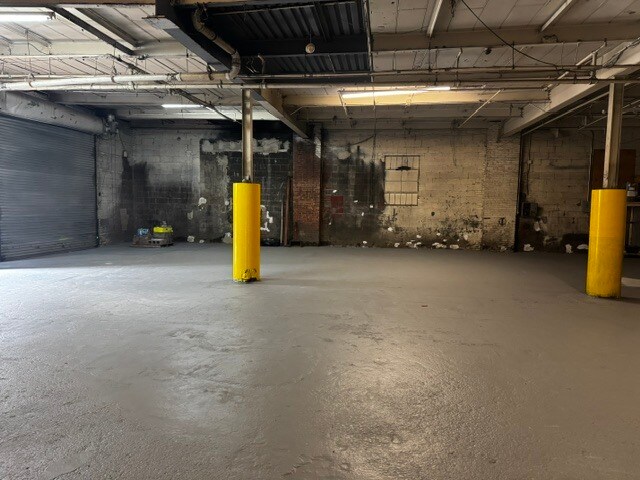 More Photos Of 551 Stewart Ave, Brooklyn Warehouse For Lease