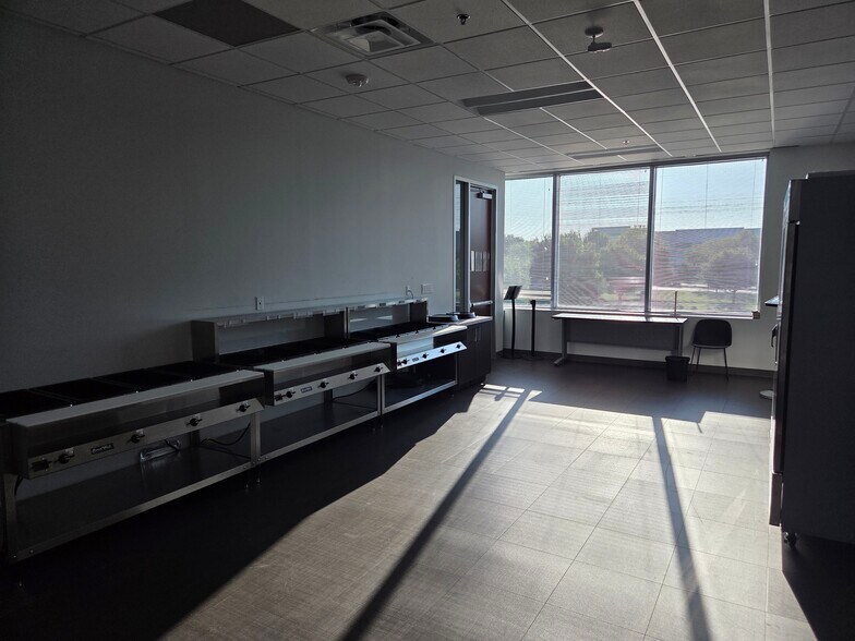 More Photos Of 4609 Regent Blvd, Irving Loft Creative Space For Lease