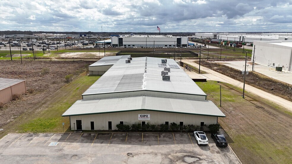 More Photos Of 7633 Cherokee St, Katy Warehouse For Sale