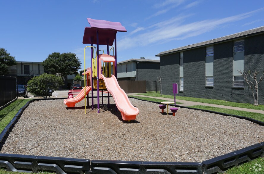 More Photos Of 504 Dudley Cir, Arlington Apartments For Sale