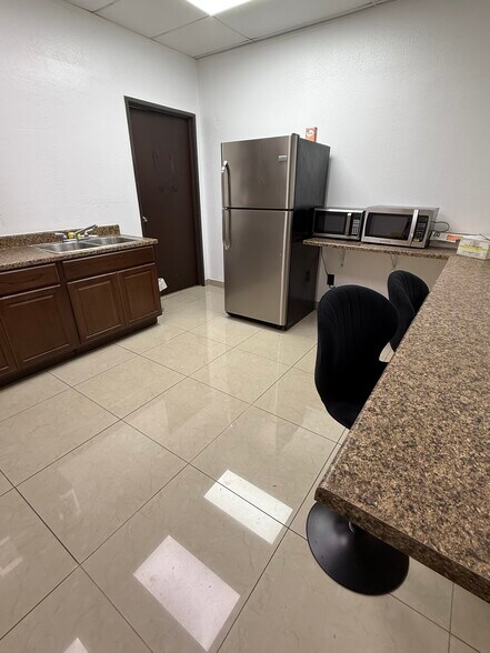 More Photos Of 4003 Greenbriar Dr, Stafford Warehouse For Lease
