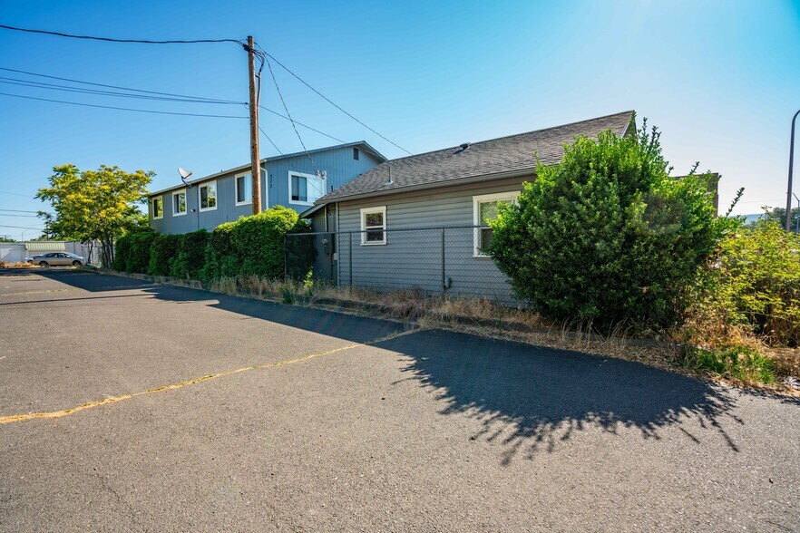 More Photos Of 513 Alice St, Medford Apartments For Sale