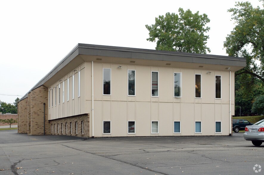 More Photos Of 2425 Clover St, Rochester Office For Lease