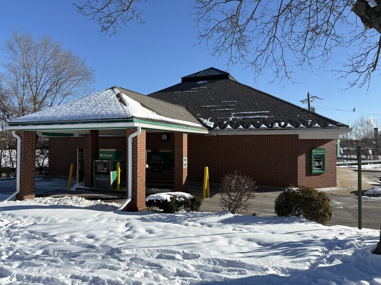 More Photos Of 10 Constitutional Way, Somersworth Bank For Lease