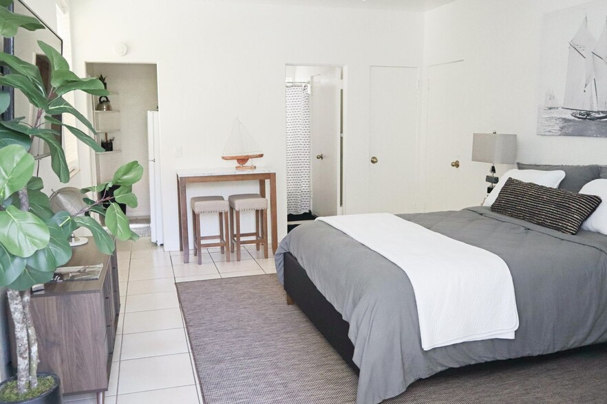 More Photos Of 172 N County Rd, Palm Beach Apartments For Sale