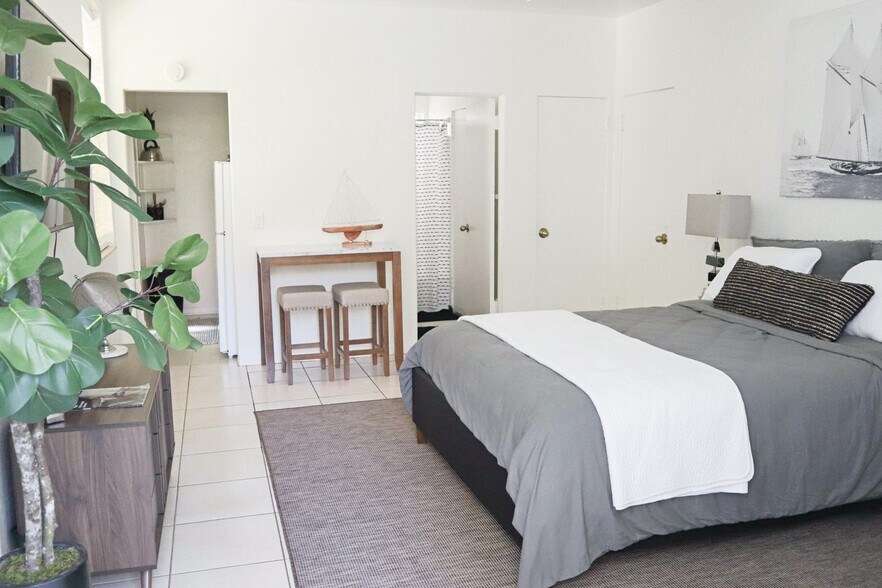 More Photos Of 172 N County Rd, Palm Beach Apartments For Sale