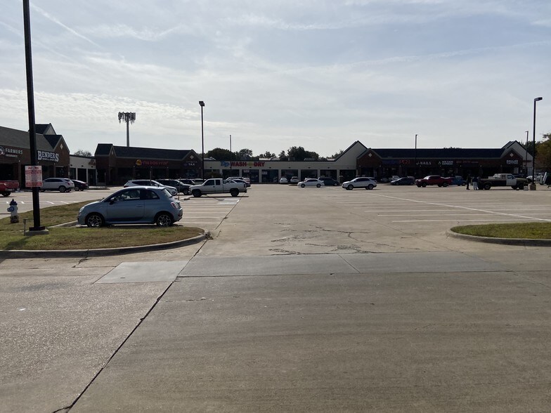 More Photos Of 18110 Midway Rd, Dallas Unknown For Lease