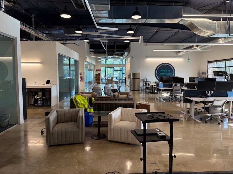 More Photos Of 2803 Manor Rd, Austin Office For Lease