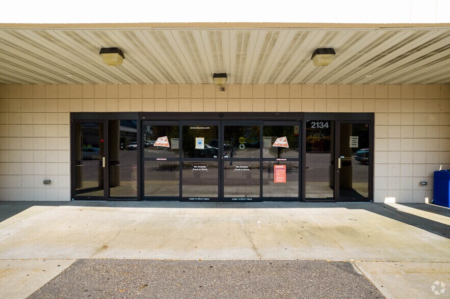 More Photos Of 2118-2134 W Beltline Hwy, Madison Freestanding For Sale