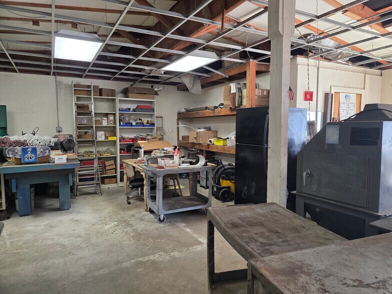 More Photos Of 2219 5th St, Stafford Office For Sale