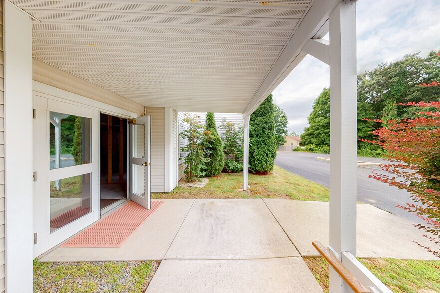 More Photos Of 12 Washington St, Plainville Medical For Lease