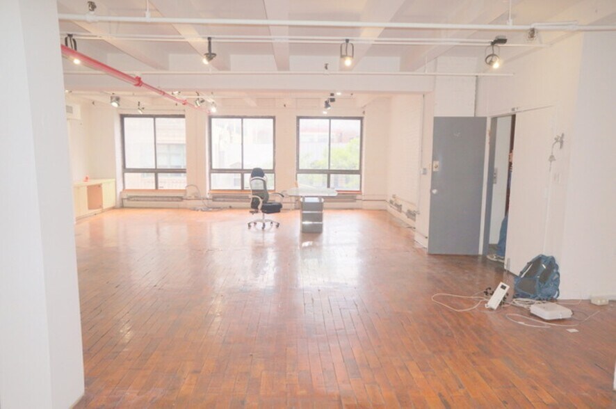 More Photos Of 30 Vandam St, New York Loft Creative Space For Lease