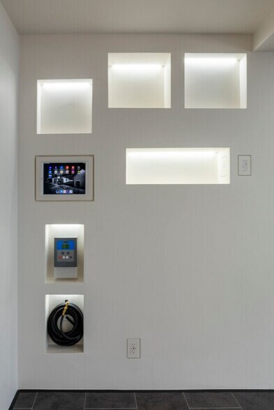 More Photos Of 1217 S Railroad Ave, San Mateo Showroom For Sale