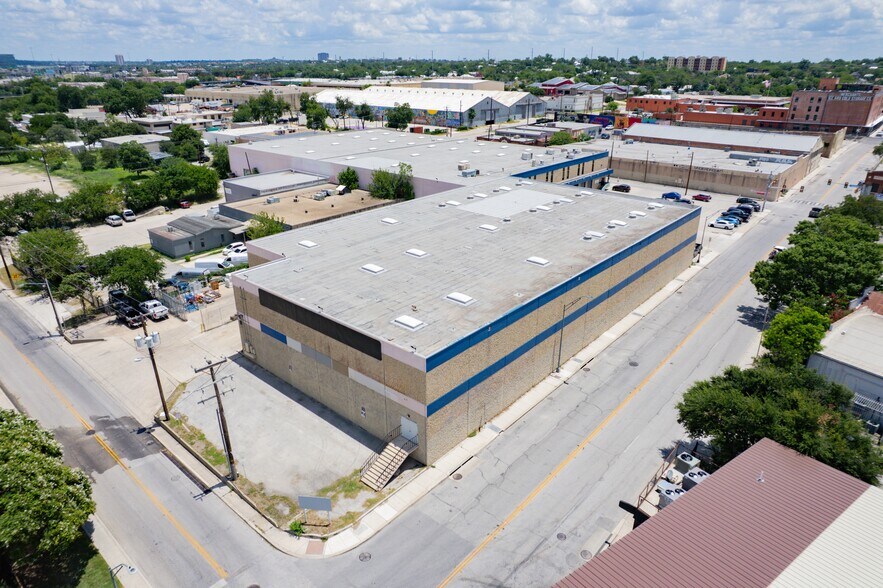 More Photos Of 1113-1133 E Houston St, San Antonio Warehouse For Lease