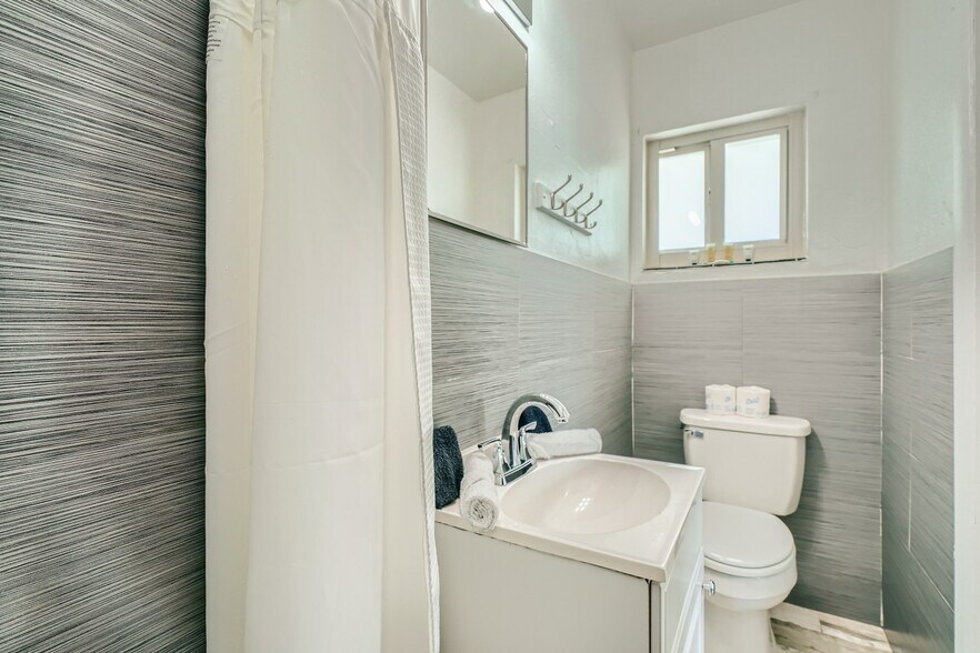 More Photos Of 101-107 Tacoma Ln, West Palm Beach Apartments For Lease