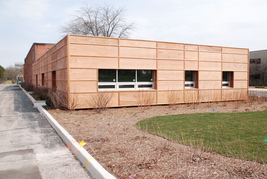 More Photos Of 103 Schelter Rd, Lincolnshire Loft Creative Space For Lease