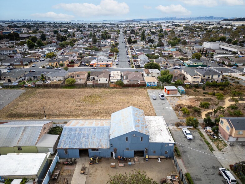 More Photos Of 2 17th St, Richmond Warehouse For Sale