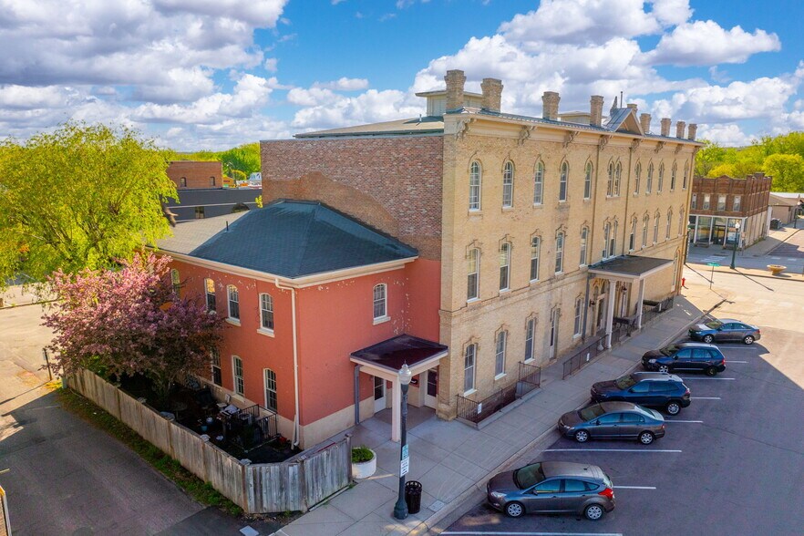 More Photos Of 122 S Minnesota Ave, Saint Peter Apartments For Sale