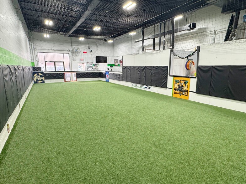 Primary Photo Of 8453 Tyco Rd, Vienna Light Distribution For Lease