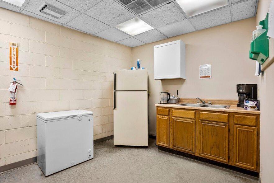 More Photos Of 433 N Pearl St, Albany Warehouse For Sale