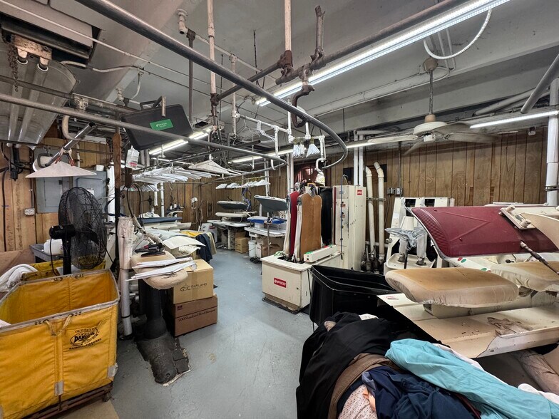 More Photos Of 1890 N Pine Island Rd, Plantation General Retail For Lease